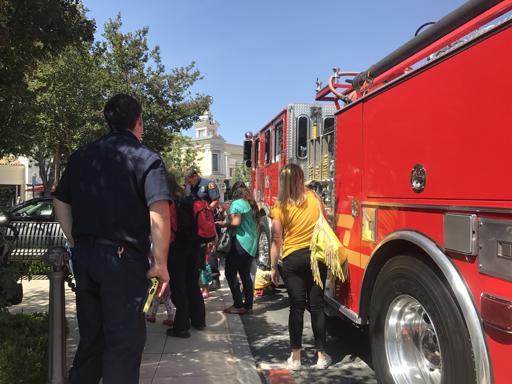 Barnes and Noble Calabasas (UNKNOW DATE)